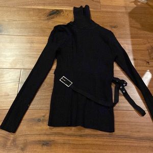 black fitted turtleneck long sleeved tee